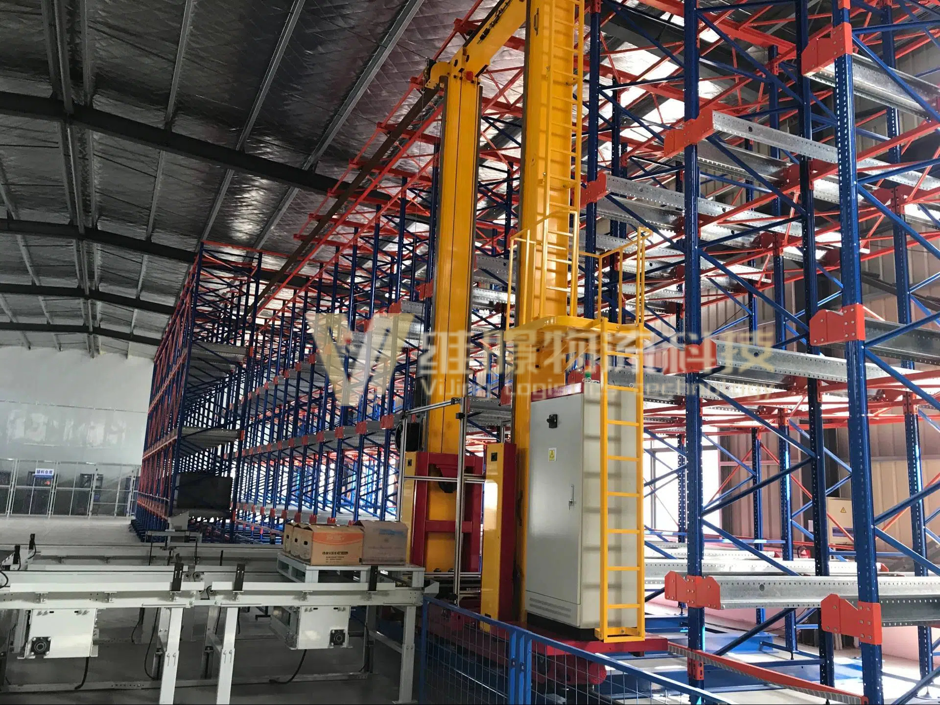 堆垛机与穿梭车：解锁智能仓储不同应用场景的核心力量